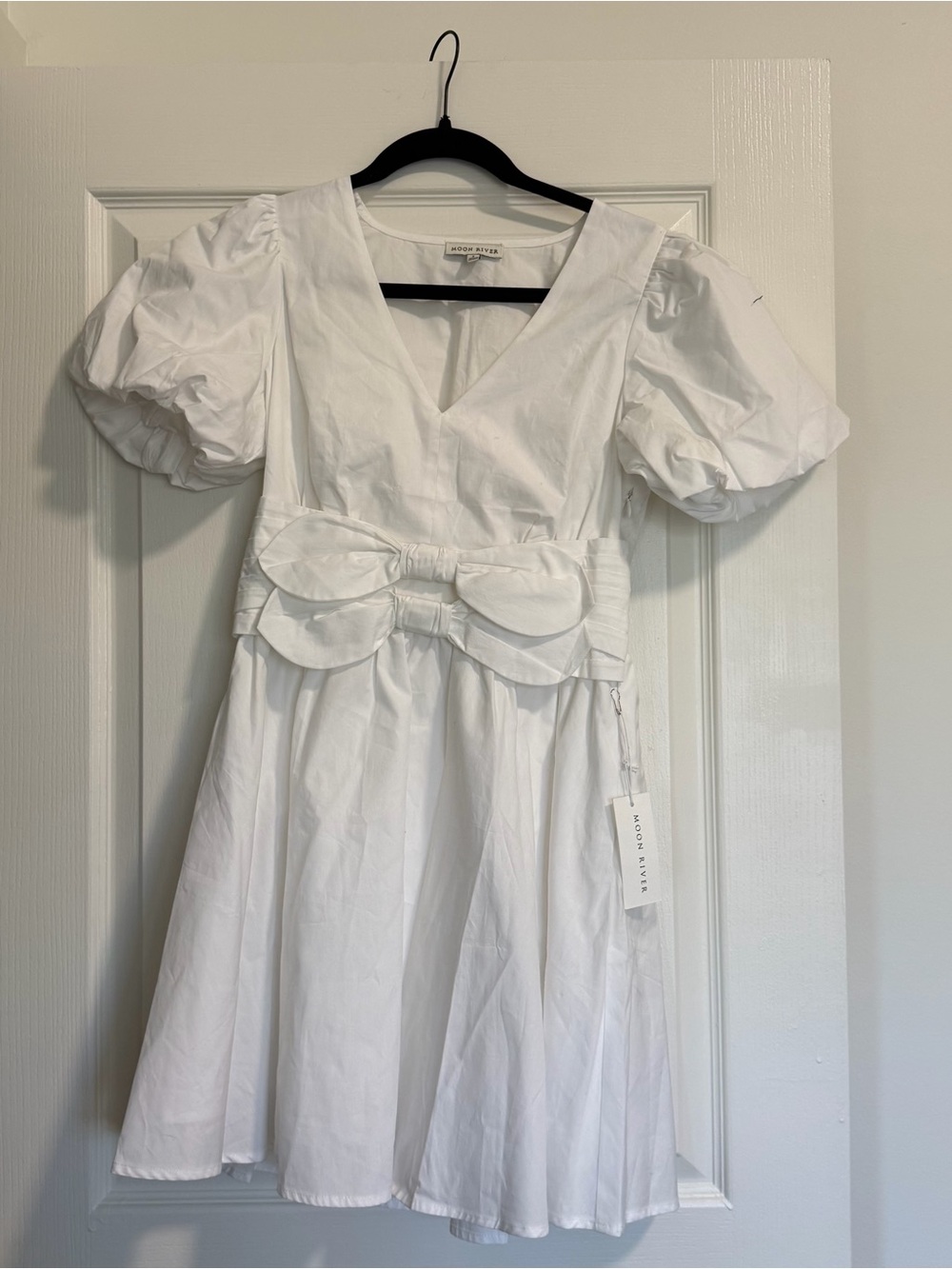 NWT MOON RIVER White Puff-Sleeve Dress with Bow Waist